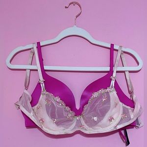 2 VS BRAS 34C nwot